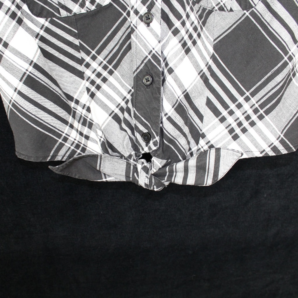 Quizz Again black/white tie front crop top sz M - Picture 3 of 7